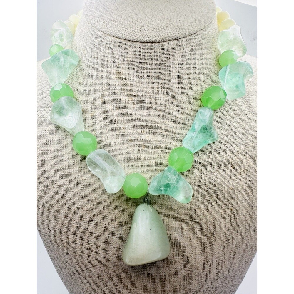 Polished Gem Stone Chunky Toggle Necklace 16”